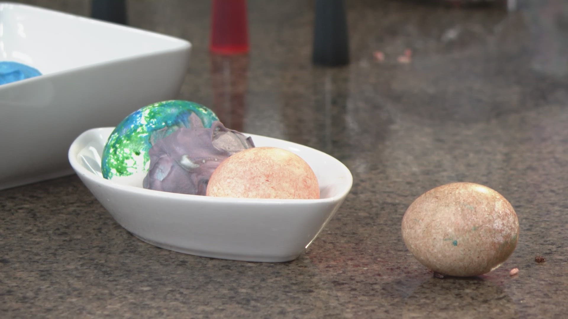 3News' Kierra Cotton showed off some creative ways you can dye Easter eggs today.