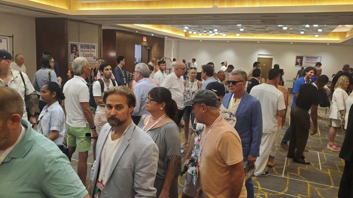 Acotrs, fans celebrate 'Miami Vice' TV show's anniversary