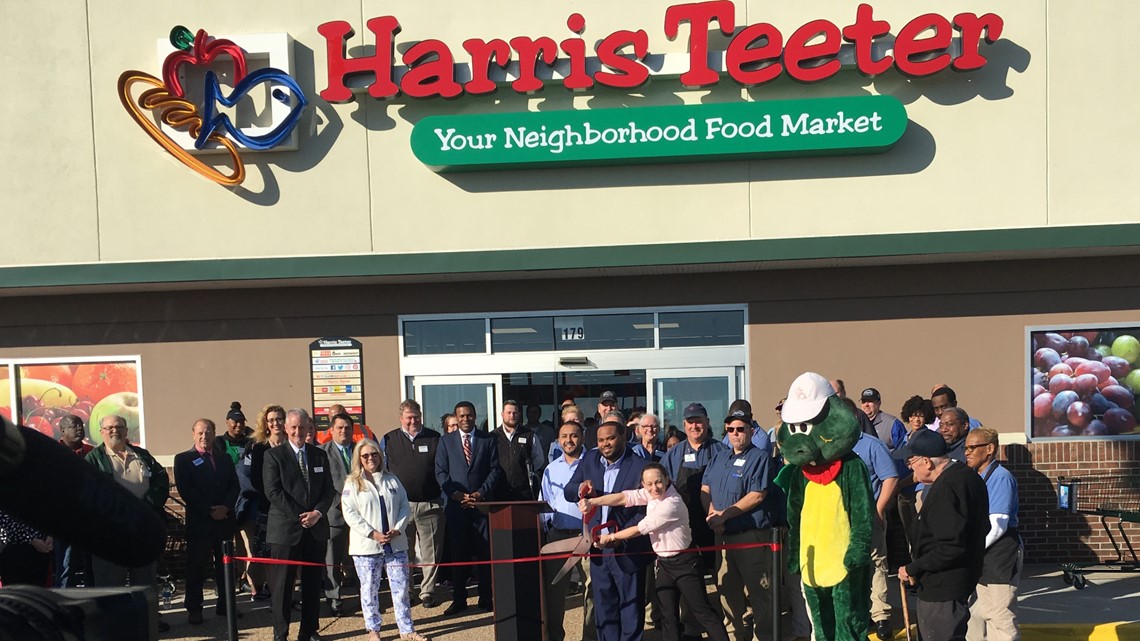 Harris Teeter opens in Ocean View